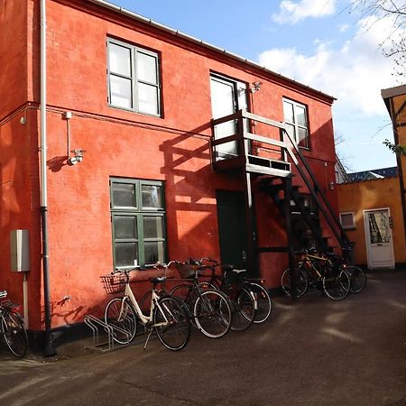 Charming Red Courtyard Apartment كوبنهاجن المظهر الخارجي الصورة